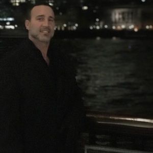 Meet your Posher, Tee